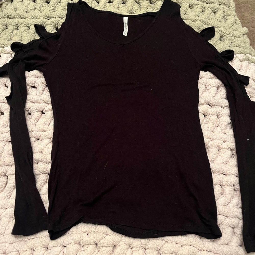 Long sleeve with shoulder cut outs